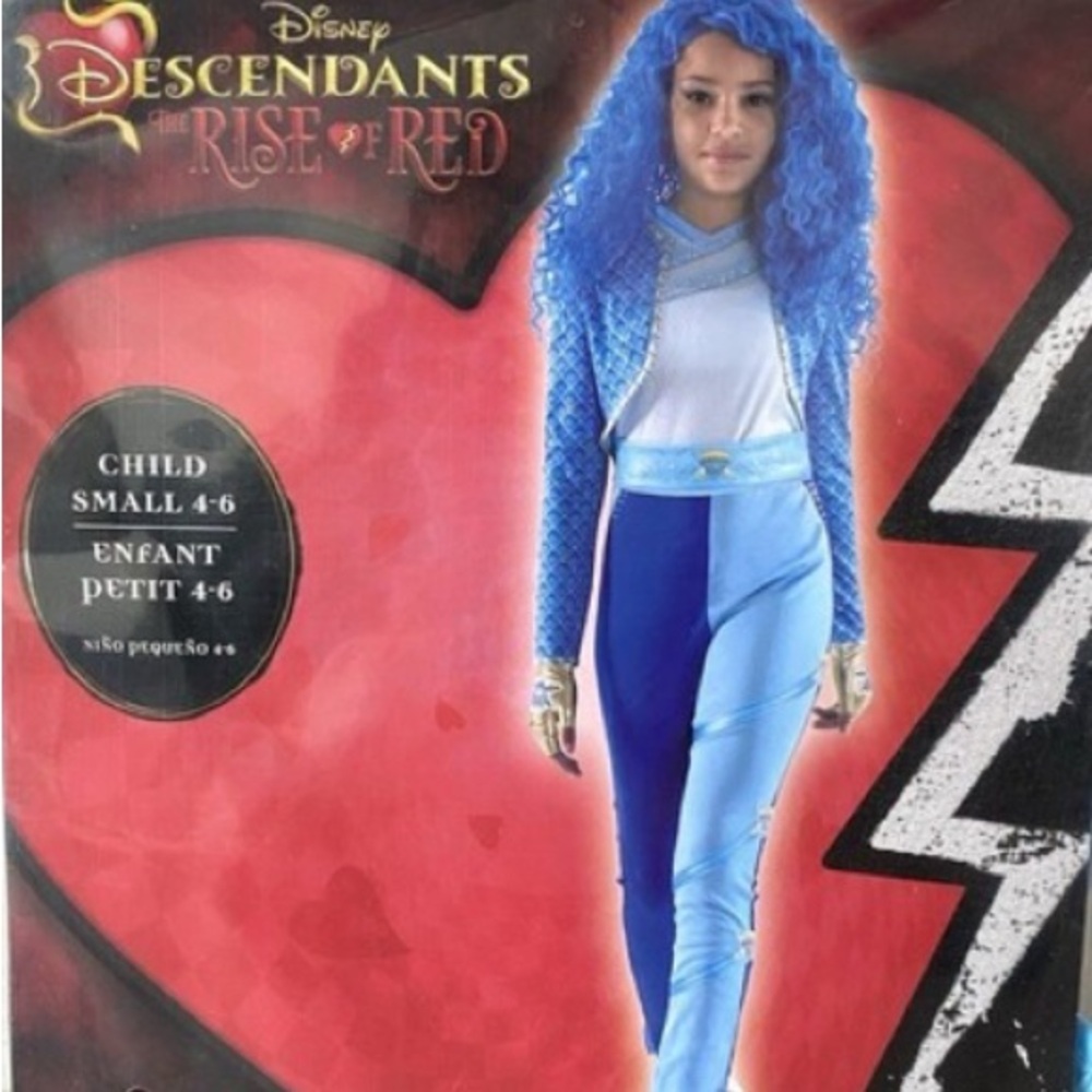Chloe descendants costume